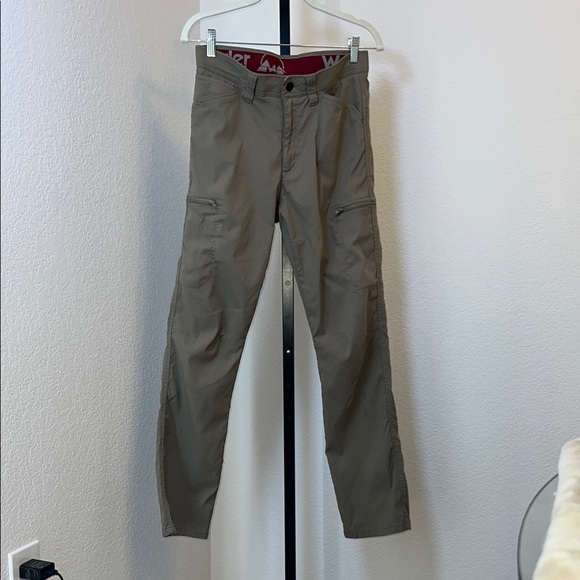 Wrangler Gray Cargo Pants with Classic Design - Picture 1 of 9